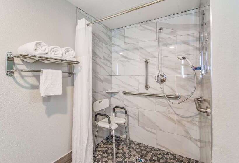 Отель Clarion Pointe South Boston  Danville East