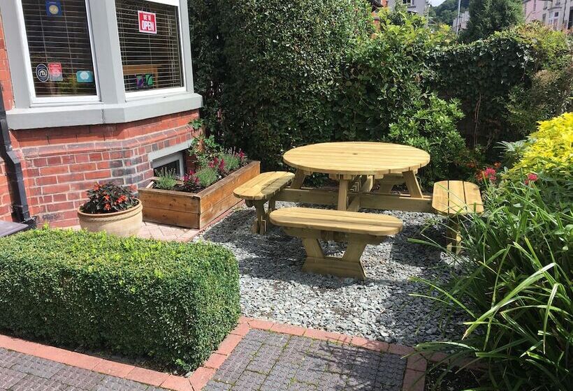 Llangollen Hostel Self Catering   All Private Bedrooms