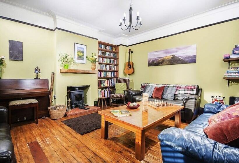 Llangollen Hostel Self Catering   All Private Bedrooms