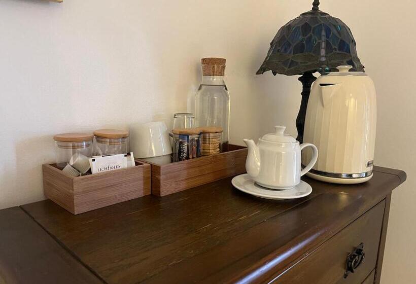 The Walrus Bar And Hostel