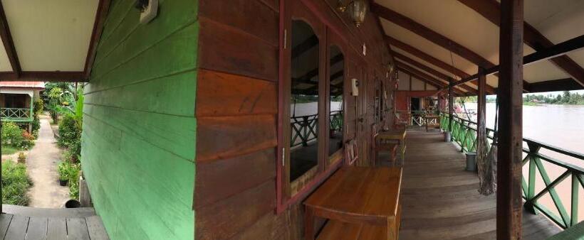 پانسیون Somphamit Guesthouse