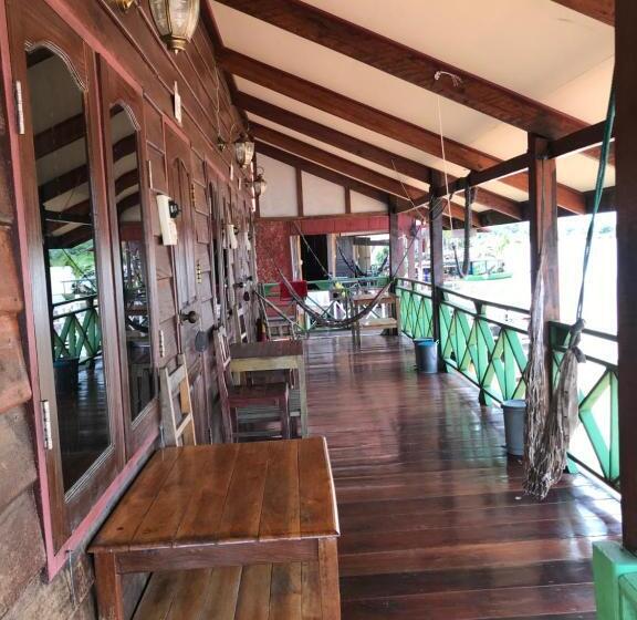 پانسیون Somphamit Guesthouse