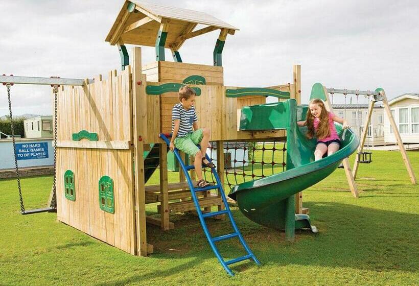 אתר נופש White Tower Holiday Park