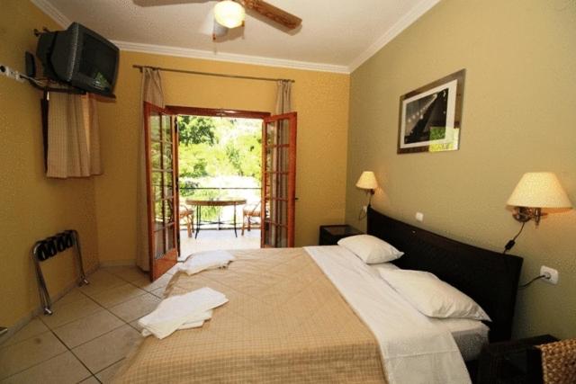 Bella Vista Hotel Studios & Apartments