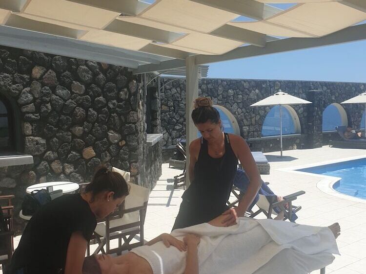 هتل Agia Irini