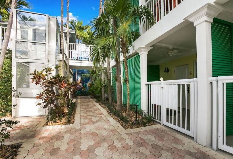 فندق Almond Tree Inn  Adults Only