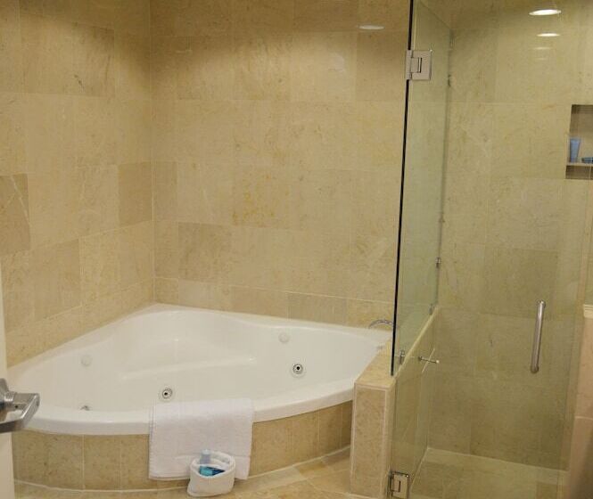 فندق Best Western Plus Nuevo Laredo Inn & Suites