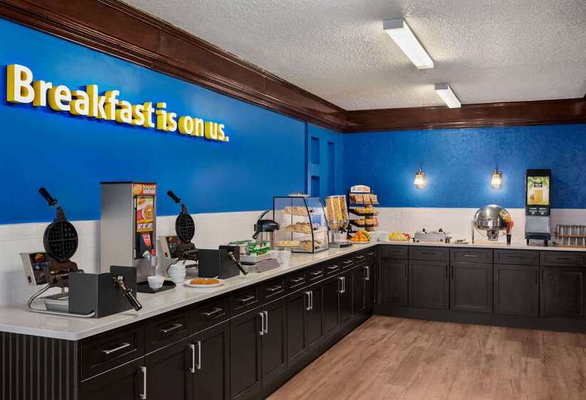 هتل Days Inn By Wyndham Fredericton