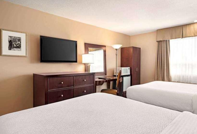 هتل Days Inn By Wyndham Fredericton