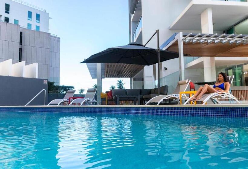 هتل Evolution Apartments