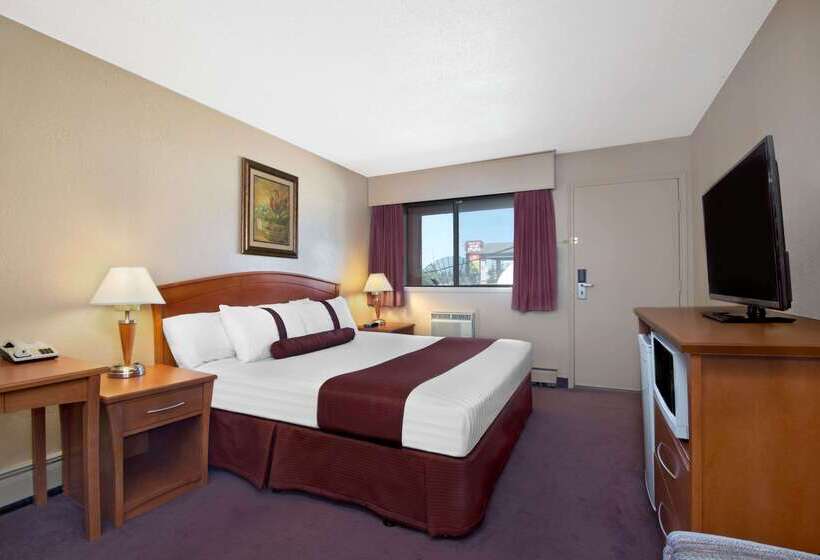 هتل Howard Johnson By Wyndham Red Deer