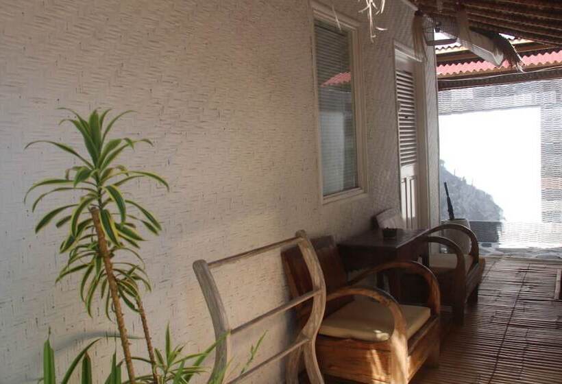 هتل Scallywags Smugglers