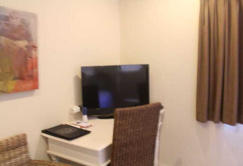 هتل Scallywags Smugglers