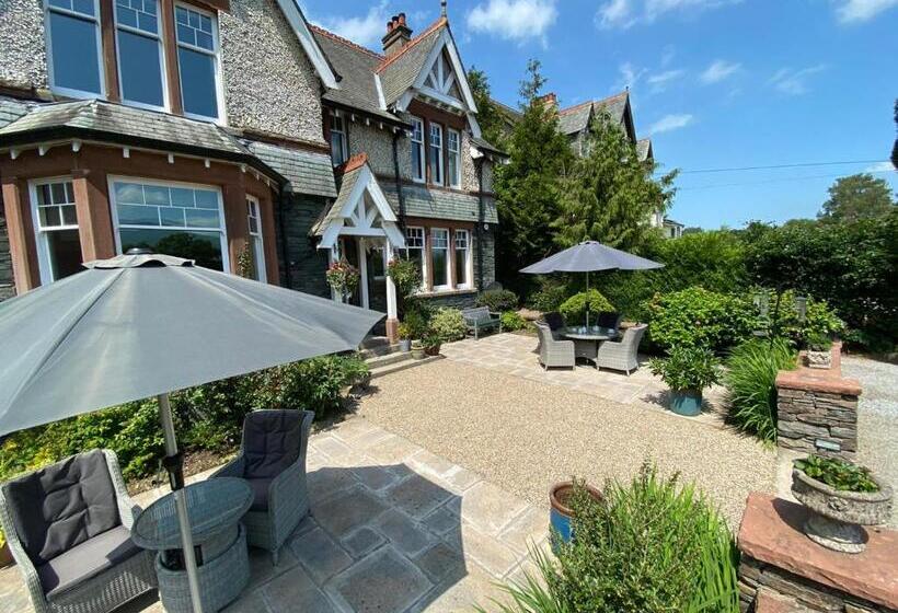 مبيت وإفطار Lakeside Country Guest House