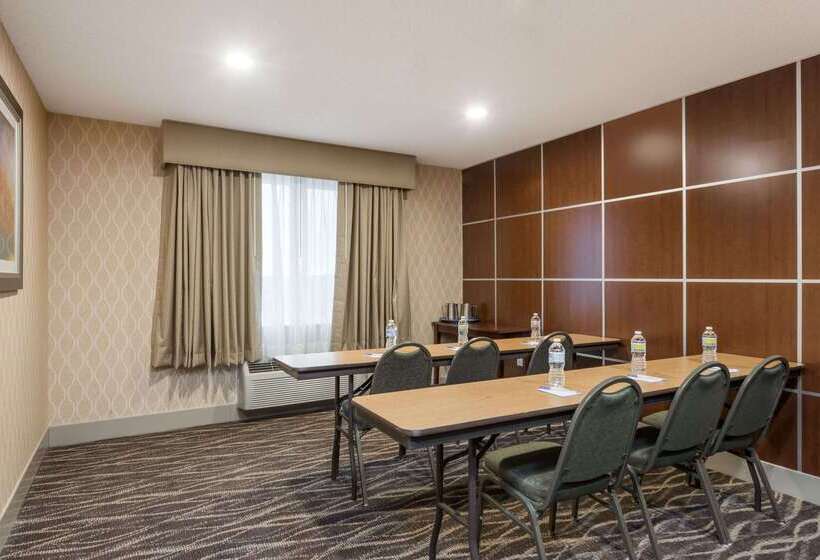 בית מלון כפרי Baymont By Wyndham Fulton