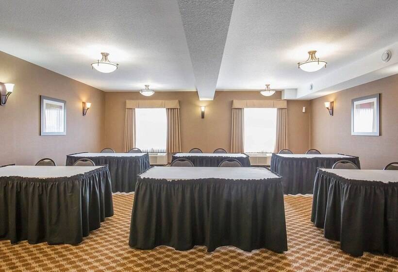 בית מלון כפרי Comfort Inn & Suites