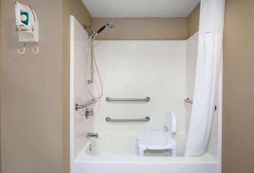 酒店 Days Inn & Suites By Wyndham Cuba