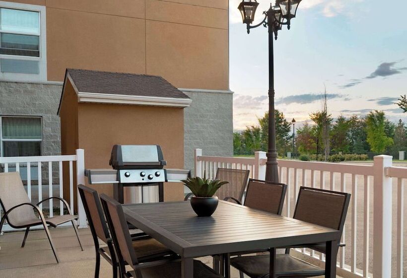 בית מלון כפרי Days Inn & Suites By Wyndham Sherwood Park Edmonton