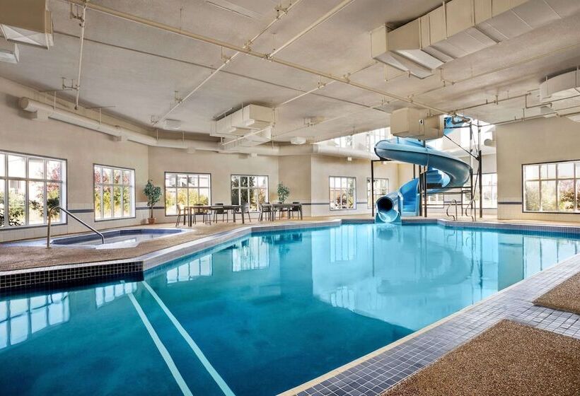 בית מלון כפרי Days Inn & Suites By Wyndham Strathmore
