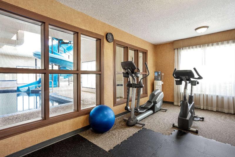 בית מלון כפרי Days Inn & Suites By Wyndham Strathmore