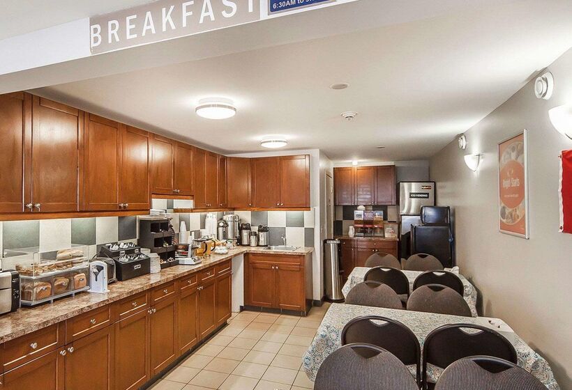בית מלון כפרי Econo Lodge Inn & Suites Drumheller
