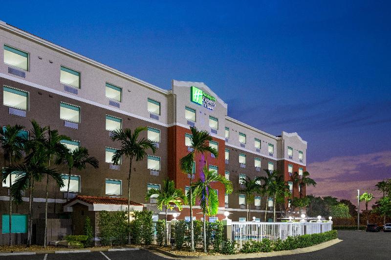 فندق Holiday Inn Express & Suites Pembroke Pines Sheridan St, An Ihg