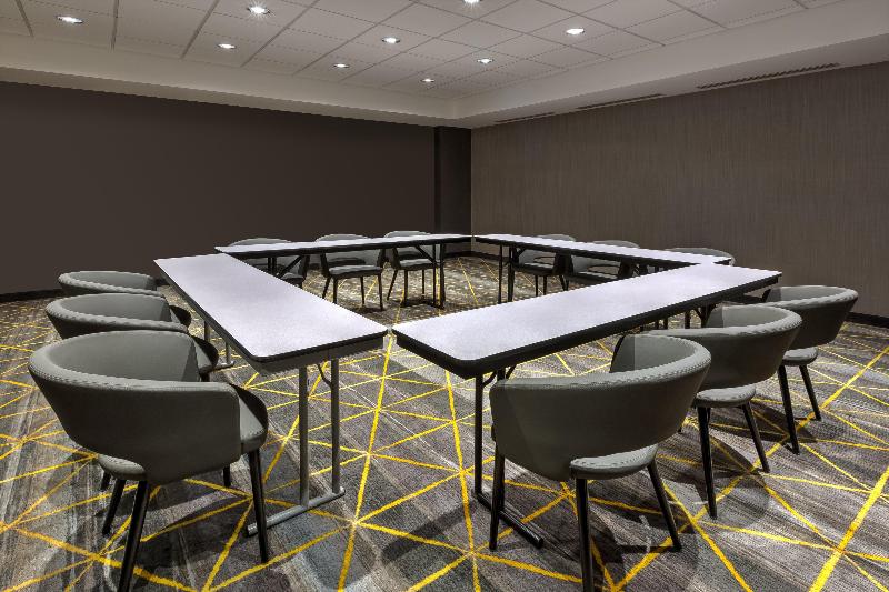 هتل Holiday Inn Grand Rapids   South, An Ihg