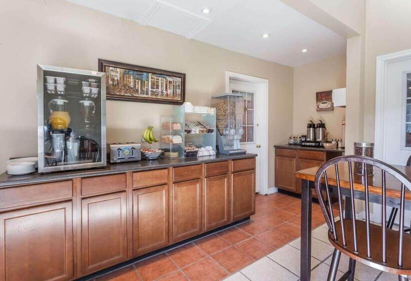 هتل Lincoln Inn Fredericton