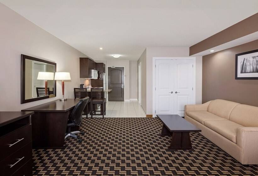 בית מלון כפרי Ramada By Wyndham Cold Lake
