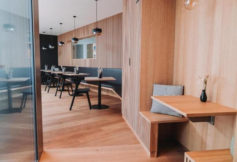 Montreux Youth Hostel