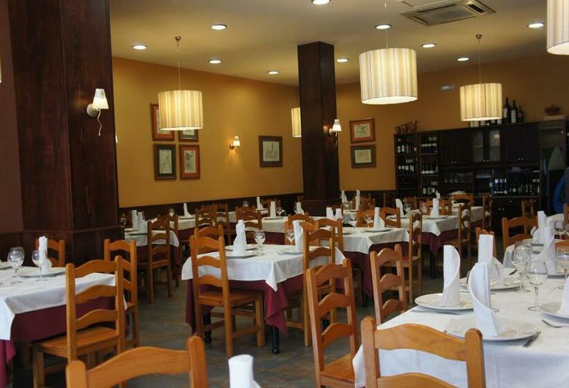 ペンション Hostal Restaurante Alarico