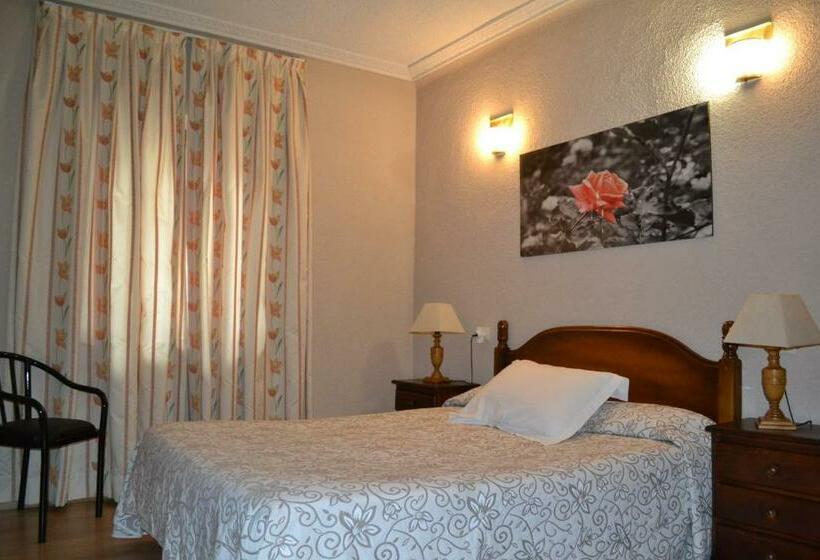 ペンション Hostal Aribel Longinos