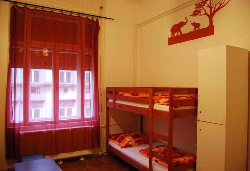 Boomerang Hostel