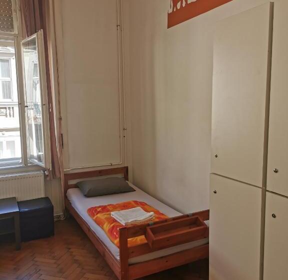 Boomerang Hostel