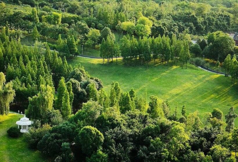 בית מלון כפרי Crowne Plaza Chengdu Panda Garden By Ihg