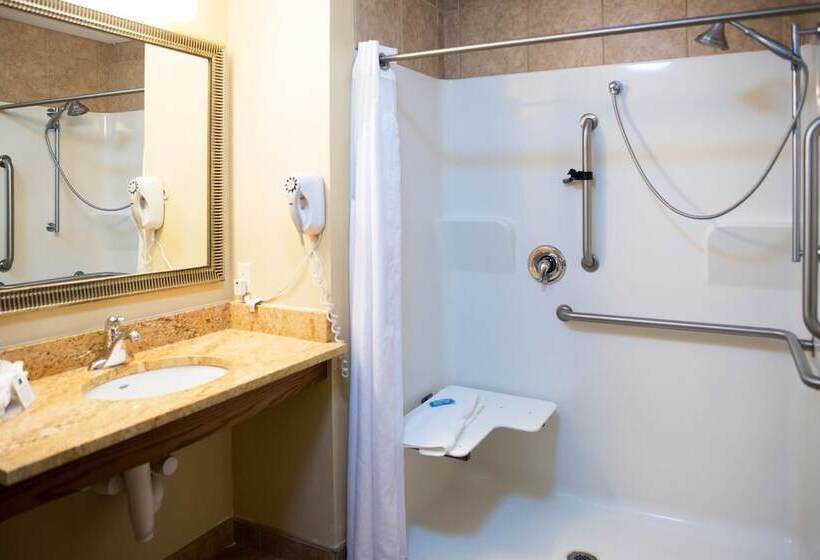 هتل Holiday Inn Express Devils Lake, An Ihg