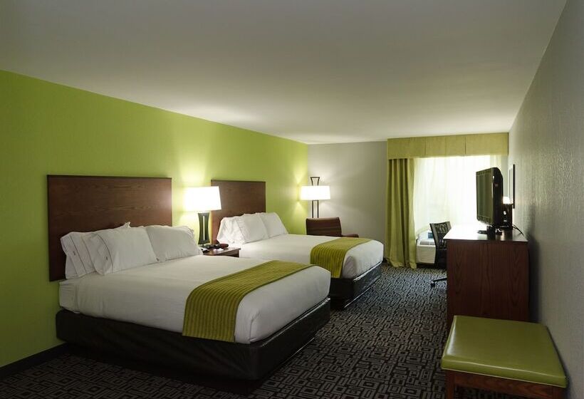 هتل Holiday Inn Express Hickory   Hickory Mart, An Ihg