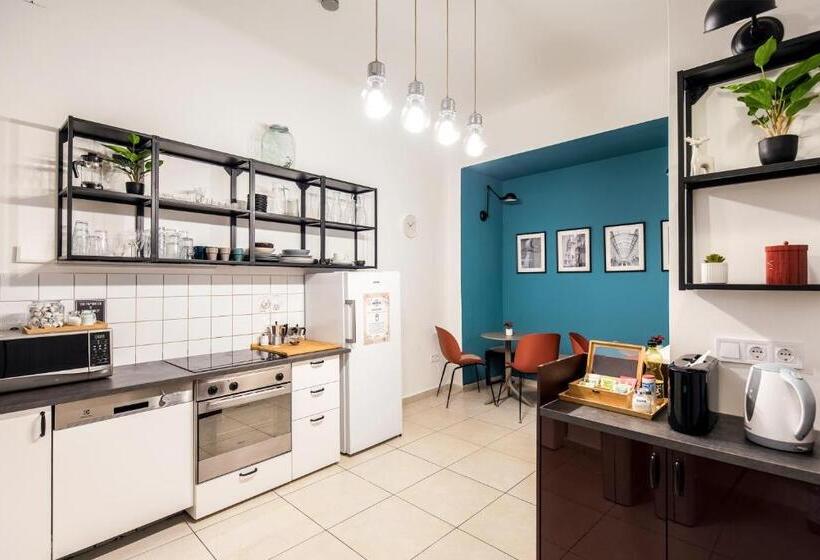 簡易ホテル Maverick Ensuites