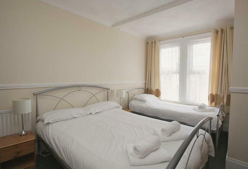 Отель All Seasons Lodge