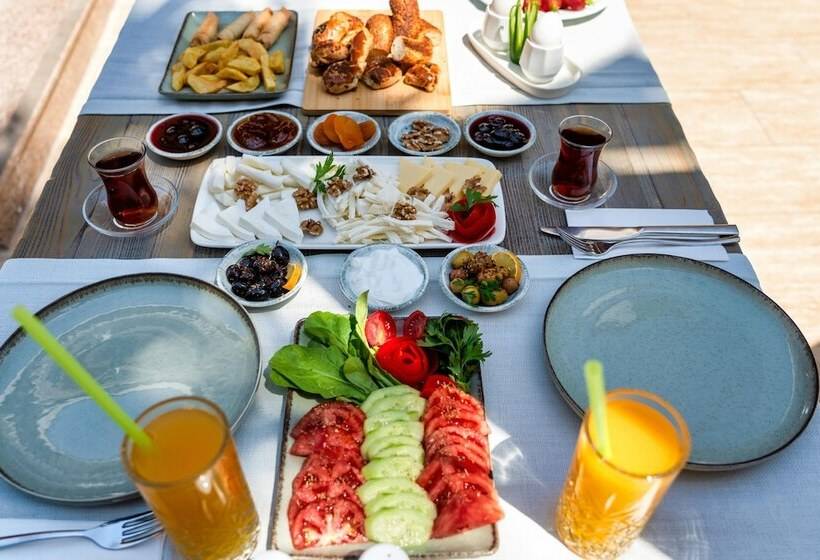 هتل Ata Lagoon Beach