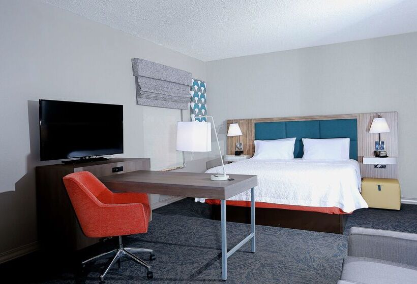 Отель Hampton Inn & Suites Tampawesley Chapel