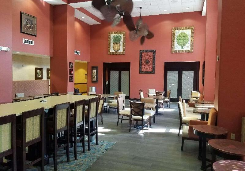 Отель Hampton Inn & Suites Tampawesley Chapel