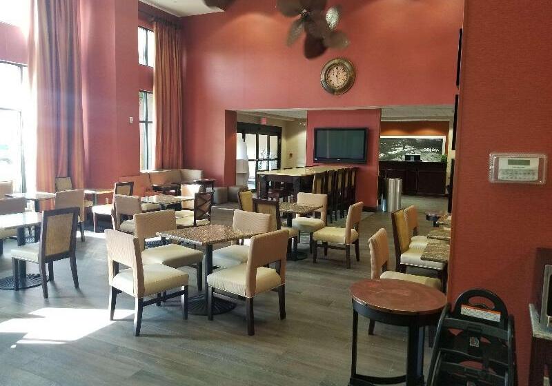 Отель Hampton Inn & Suites Tampawesley Chapel