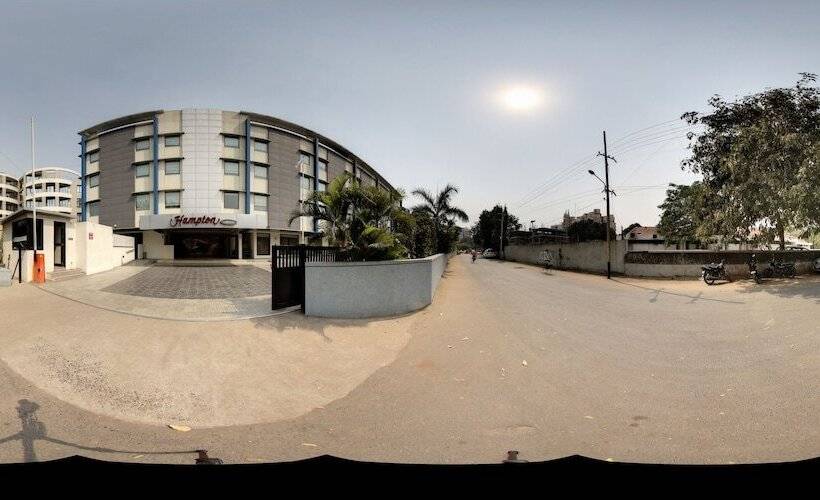 فندق Hampton By Hilton Vadodara  Alkapuri