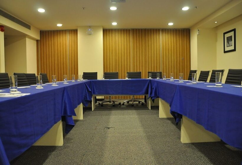 فندق Hampton By Hilton Vadodara  Alkapuri