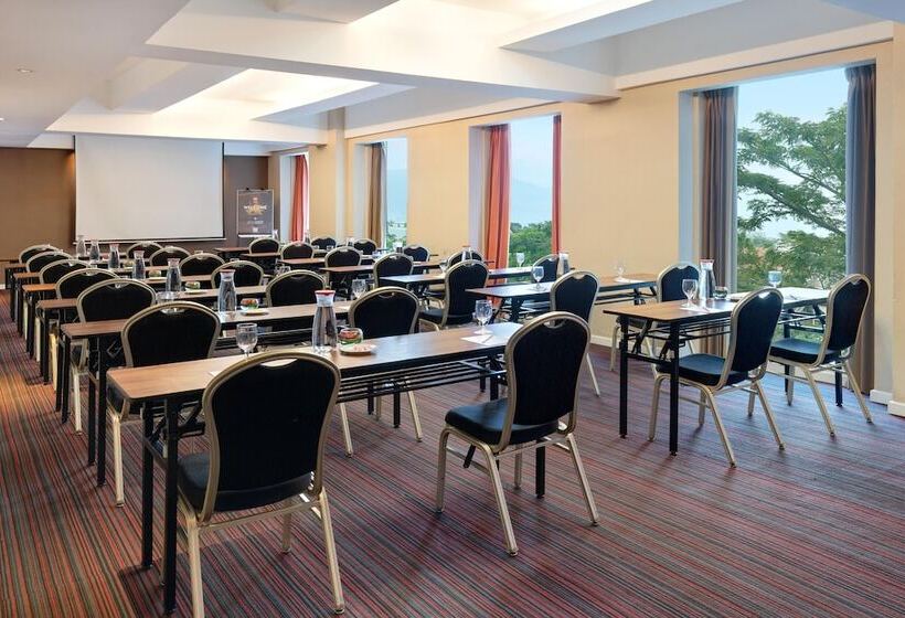 هتل Ibis Bandung Trans Studio