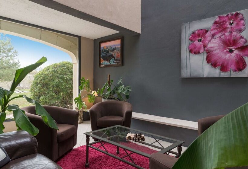 فندق Val Baussenc, The Originals Relais