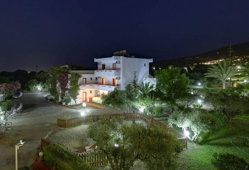 Sandy S Studios Apartments & Log Villas