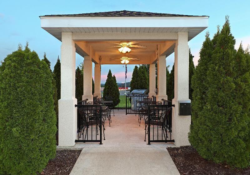 ホテル Candlewood Suites Fayetteville, An Ihg