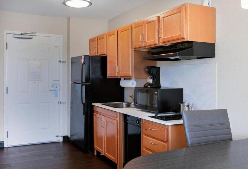 هتل Candlewood Suites Medford, An Ihg